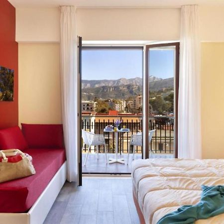 Parco Tasso Guest House ซอร์เรนโต ภายนอก รูปภาพ
