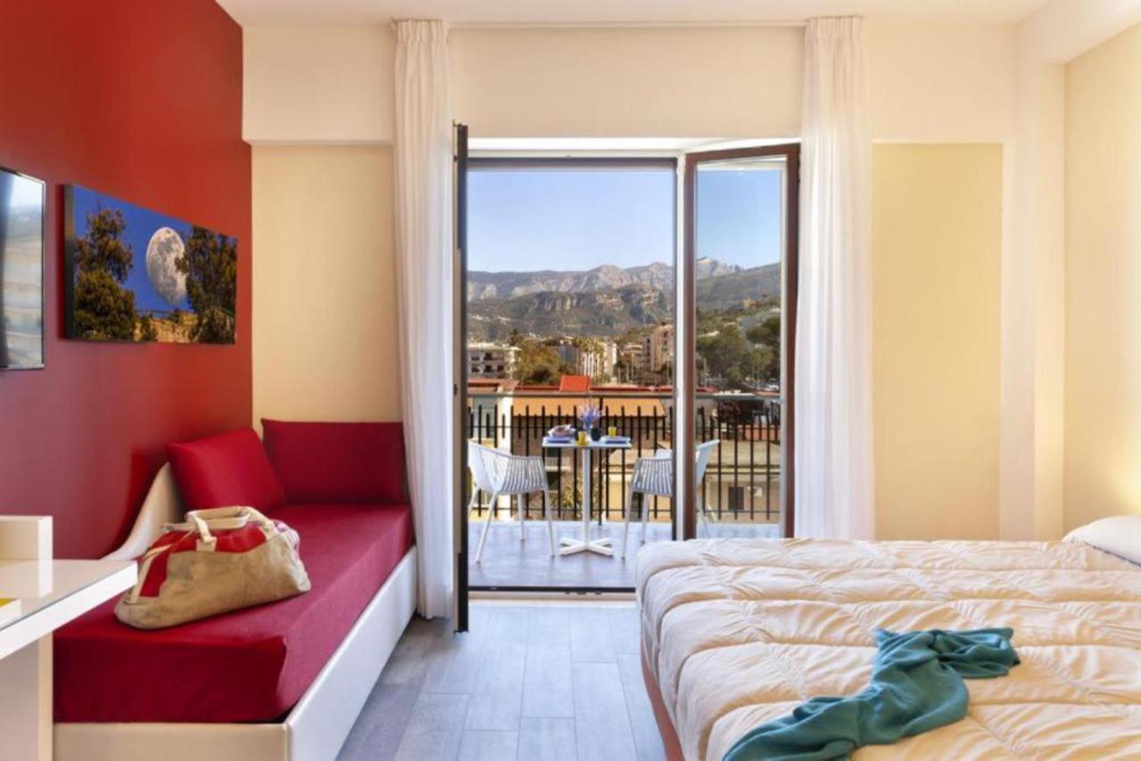 Parco Tasso Guest House ซอร์เรนโต ภายนอก รูปภาพ
